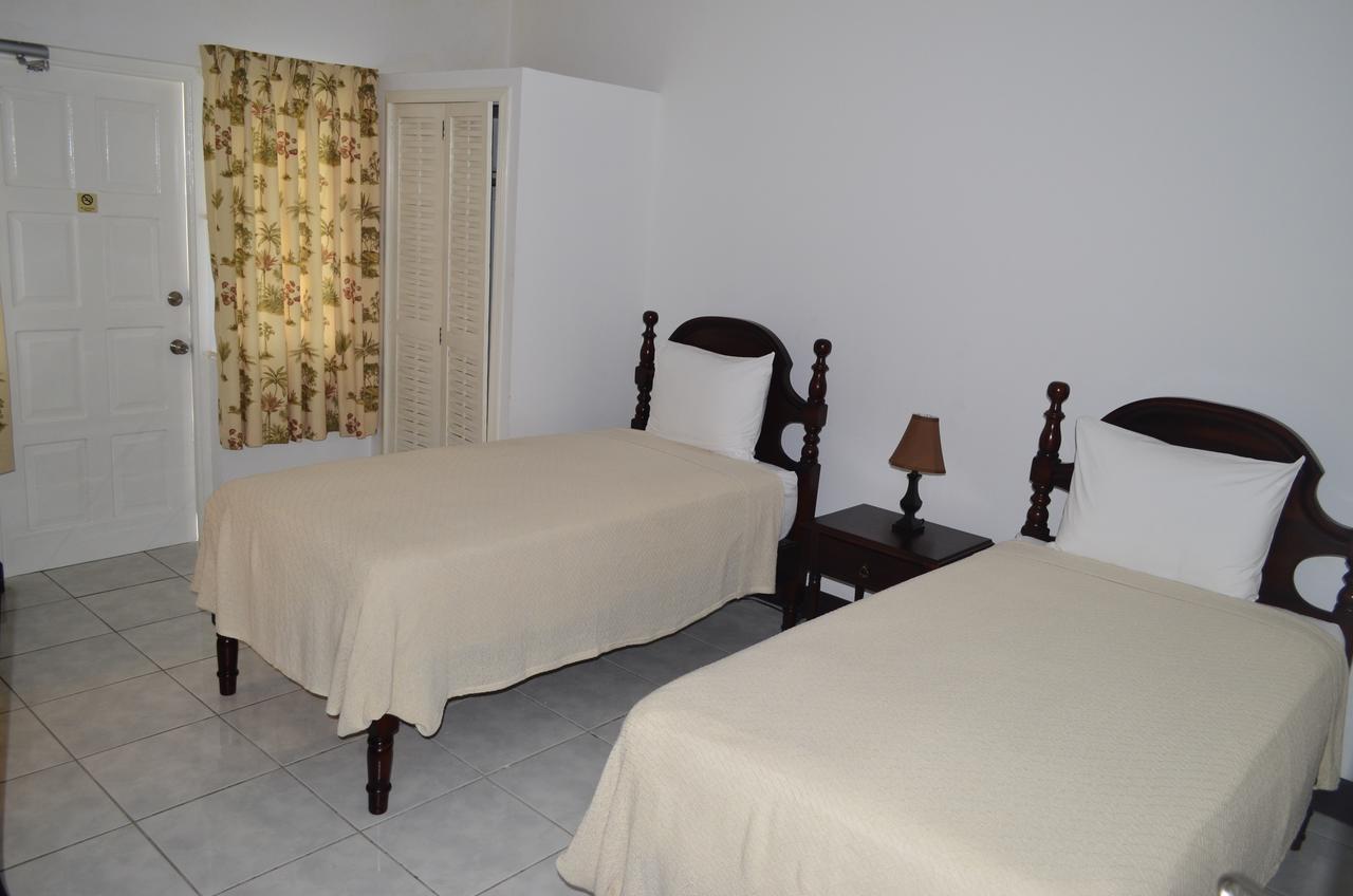 Pink Rock Inn Bed And Breakfast Ocho Rios Buitenkant foto