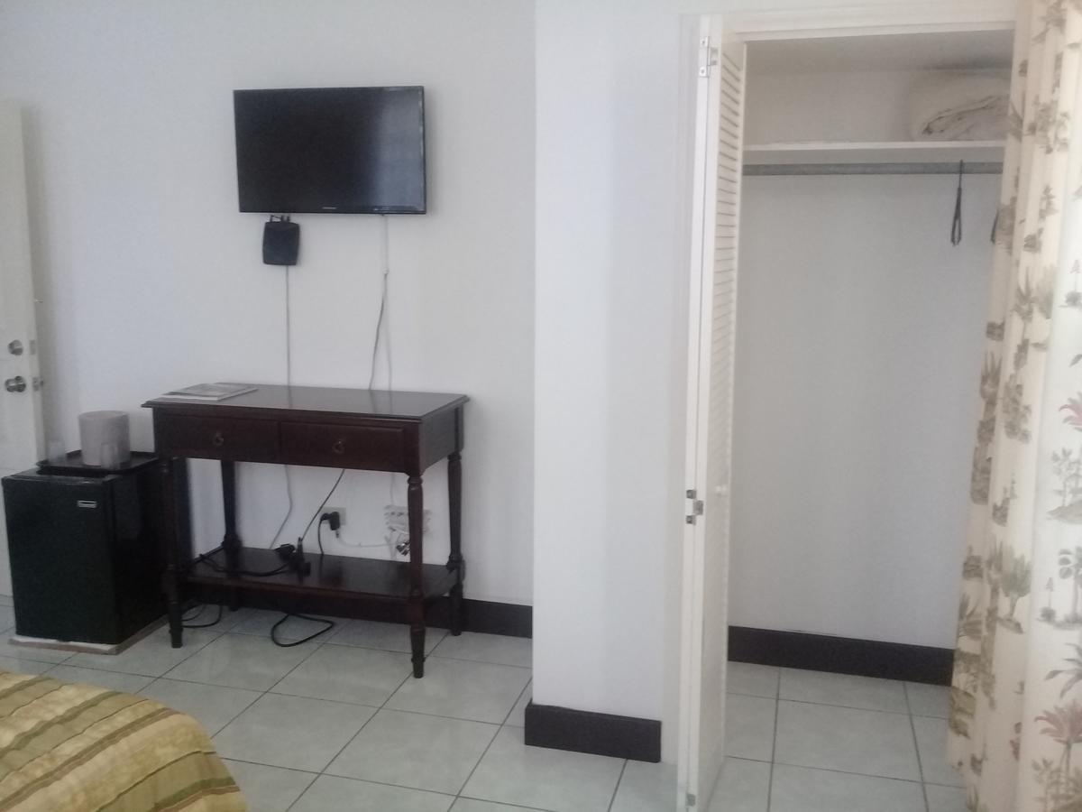 Pink Rock Inn Bed And Breakfast Ocho Rios Buitenkant foto