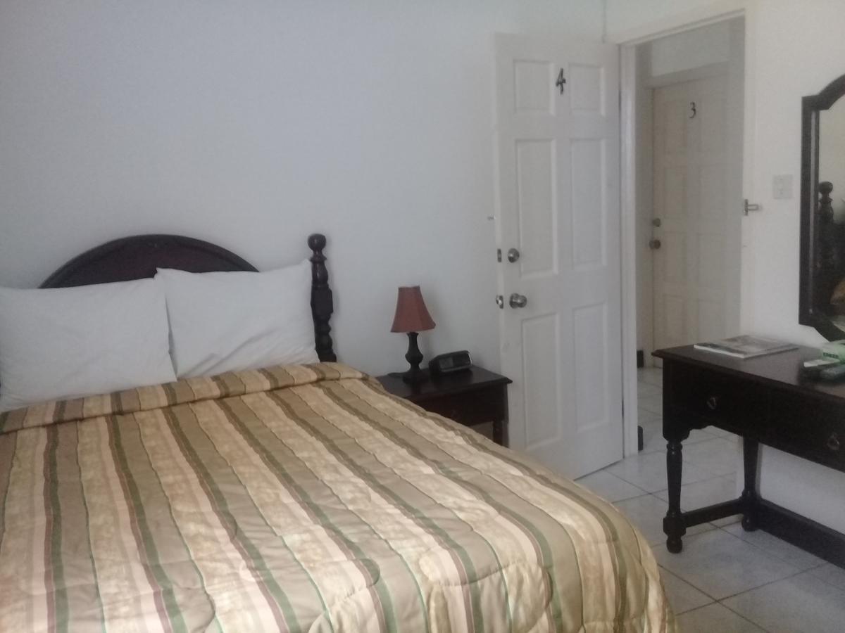 Pink Rock Inn Bed And Breakfast Ocho Rios Buitenkant foto