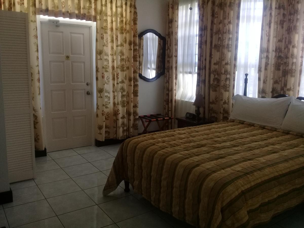 Pink Rock Inn Bed And Breakfast Ocho Rios Buitenkant foto