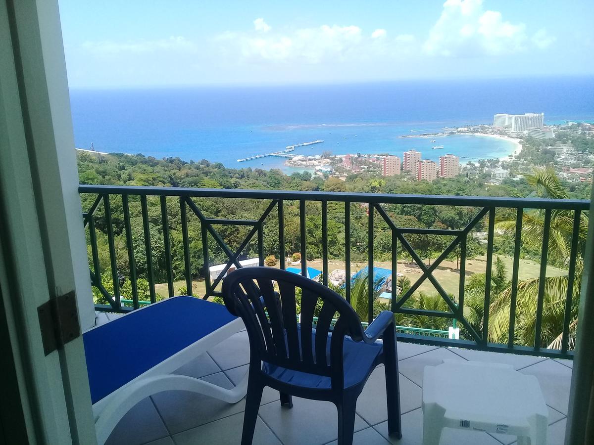 Pink Rock Inn Bed And Breakfast Ocho Rios Buitenkant foto